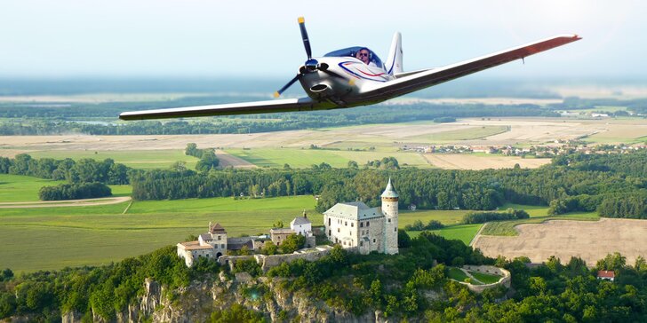 Proleťte se ve sportovním letadle nad krásami Čech a zkuste si pilotování