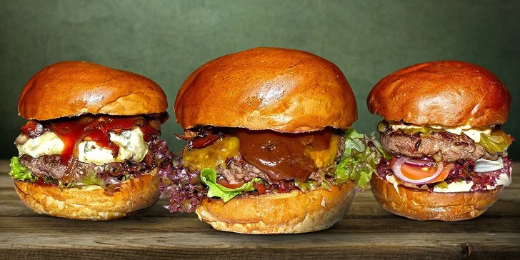 Vynikající burger menu v Tom's Burgeru kousek od Riegrových sadů