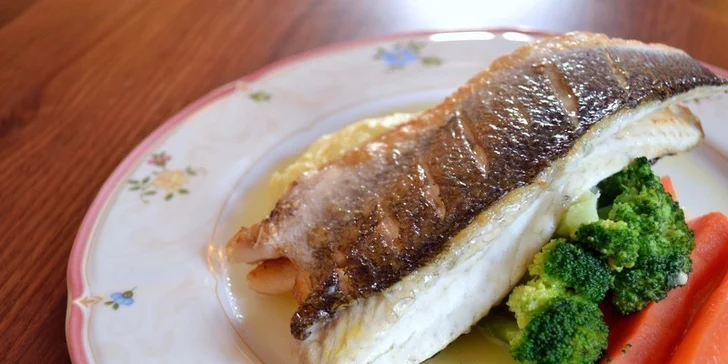 Vytříbené menu se steakem či lososem v Kajetánce