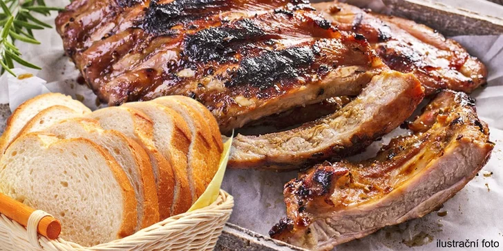 1 kg skvostných grilovaných žeber s hořčicí a křenem