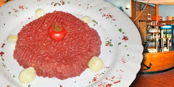 Štavnatý hovězí tataráček a nálož topinek ve stylové restauraci