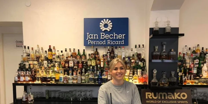 Zkuste barmanský jednodenní minikurz, nebo se přihlaste na 3denní Flair Bartending kurz.