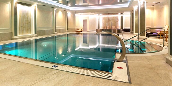 4* hýčkání v Karlových Varech: bazénové a wellness centrum i lázeňské procedury, polopenze