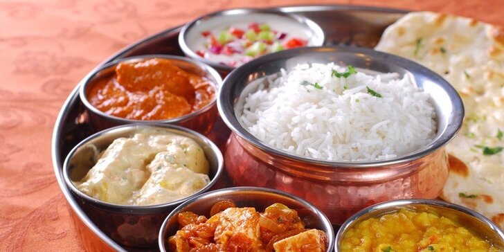 Indické pochoutky z nabídky restaurace Golden Tikka v hodnotě 600 Kč