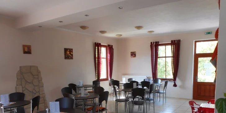 2 italské kávy a 2 výborné dezerty v útulné Cukrárně u Jenčů