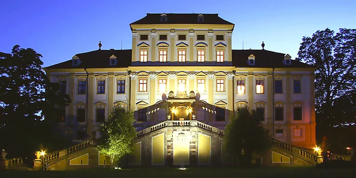 Romantika v komnatách zámku Červený Hrádek s polopenzí
