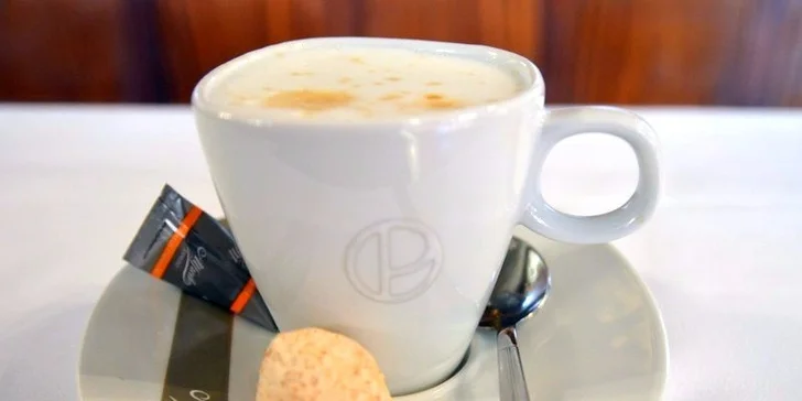 Káva a dort dle výběru pro dva v tradiční a stylové Kavárně Obecní dům