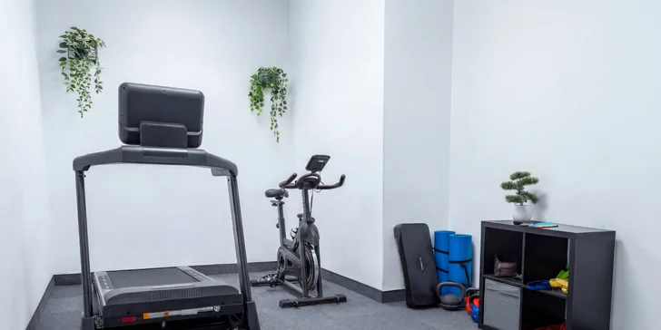 Užijete si silovou zónu s multipressy a jednoručkami od 2 do 35 kg.