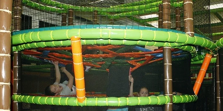 Celodenní vstup do dětského centra Pampalánie: trampolíny i bobová dráha