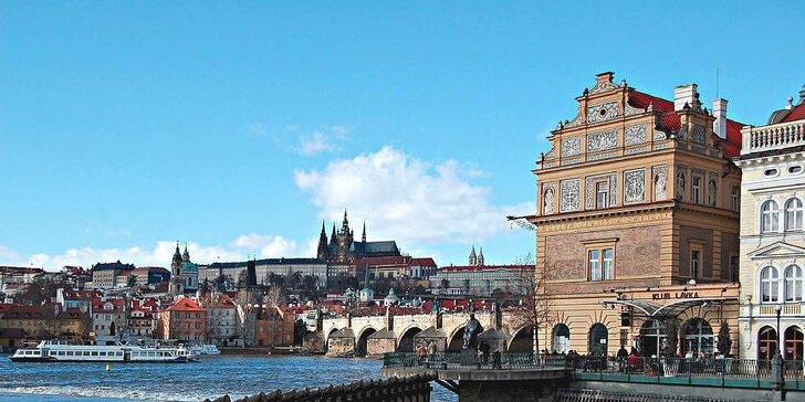 Vydatná snídaně s výhledem na Pražský hrad a Vltavu