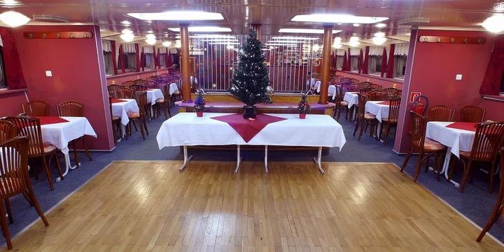 Adventní plavba Prahou vč. možné večeře při svíčkách, 2 děti do 120 cm zdarma
