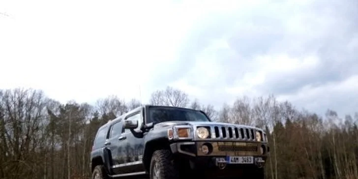 Za volantem Hummeru H3 – adrenalinová jízda divokým terénem