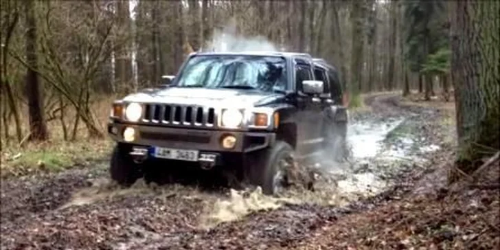 Za volantem Hummeru H3 – adrenalinová jízda divokým terénem