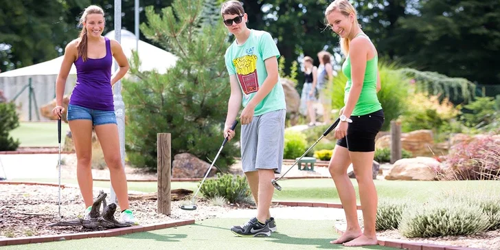 Adventure minigolf na 18 jamkovém hřišti v Hluboké