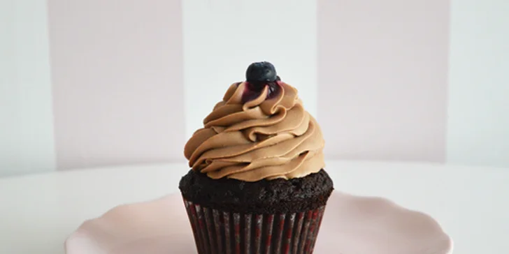 Cupcake brownie a lesné ovocie