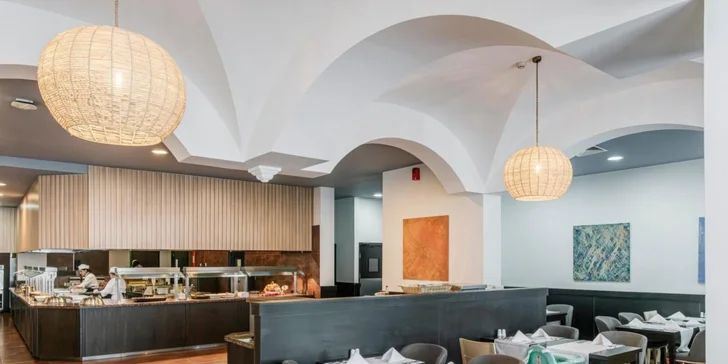 Kulinářský koncept hotelu je postaven na rozmanitosti a prvotřídních surovinách. 