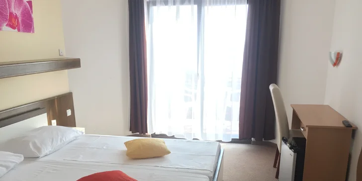 Samozrejmosťou je tiež kúpeľňa so sprchovým kútom alebo vaňou a toaletou. 