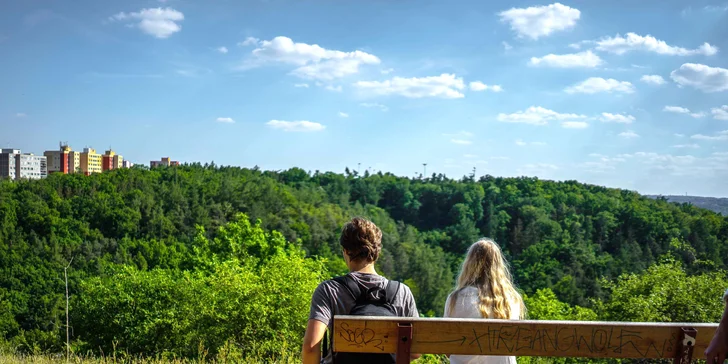 Odměnou a relaxací v závěru této emocionálně náročné vycházky vám budou překrásné výhledy na Draháňské údolí s jeho říčkami, lesy a roklinami.