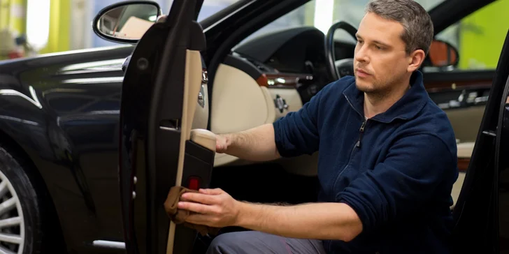 Prémiová péče o vaše auto: ruční mytí, detailní čištění i tříkrokové leštění laku