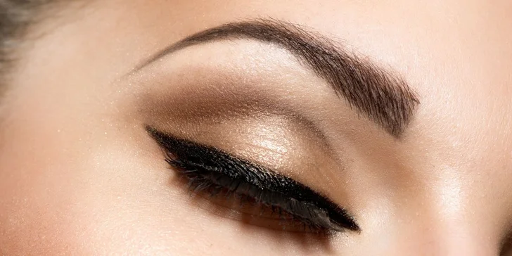 Permanentní make-up: 3D vláskování obočí