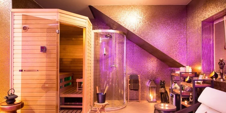 1 nebo 2 hodiny v privátním wellness a případně lahev sektu pro pár