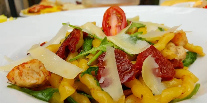 Těstoviny, pizza, rizoto nebo salát pro dva milovníky italské kuchyně