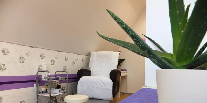 Mokrá mediciální pedikúra s možností SPA zábalu či reflexní masáží chodidel