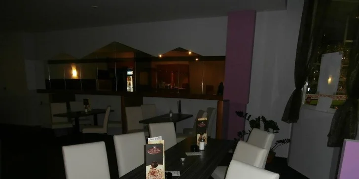 Káva a desert pro dvě osoby