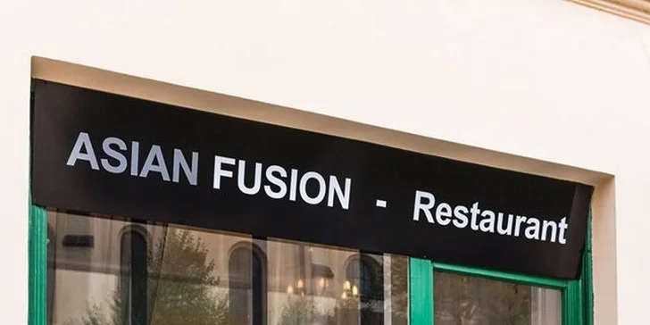 Bohatá nadílka sushi v restauraci HAZEN Asian Fusion