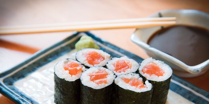 Bohatá nadílka sushi v restauraci HAZEN Asian Fusion