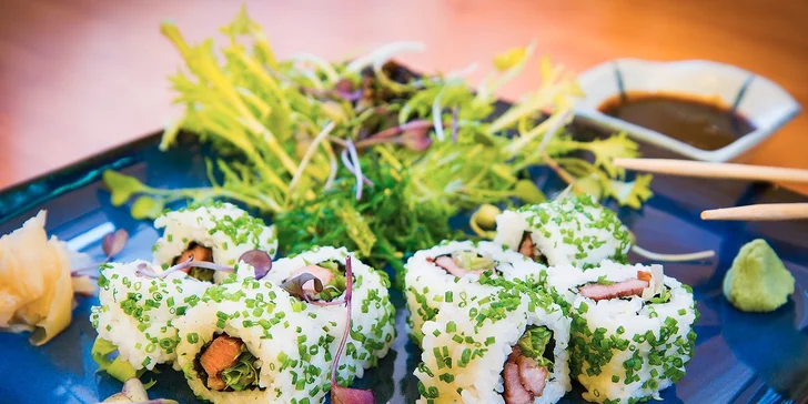 Bohatá nadílka sushi v restauraci HAZEN Asian Fusion