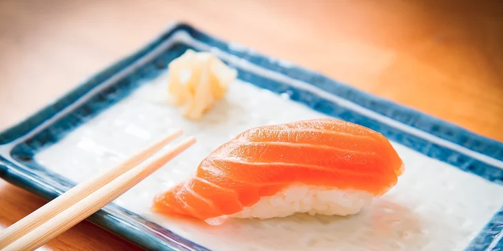 Bohatá nadílka sushi v restauraci HAZEN Asian Fusion