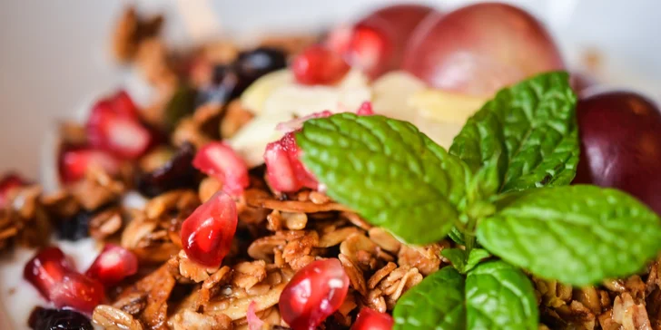 Poctivá víkendová snídaně pro dva s možností wellness či únikové hry