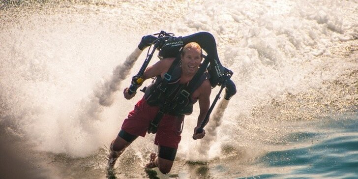 Adrenalinový zážitek na Jetpacku – zalétejte si nad vodní hladinou