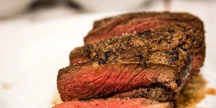 Pravý hovězí filet mignon s přílohou a salátem pro dva v Hotelu Max