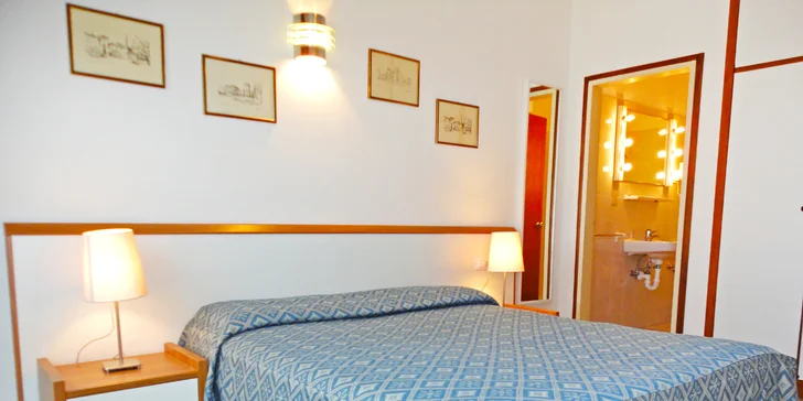 Každý apartmán má vstupní chodbu s kuchyňským koutem.