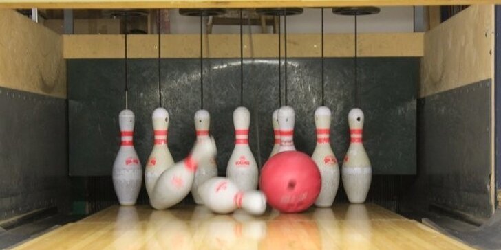 60minut bowlingu až pro 8 hráčů v Bowlingbaru Dynamo