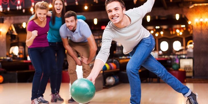 Hodina bowlingu pro partu přátel: zábava až pro 8 hráčů