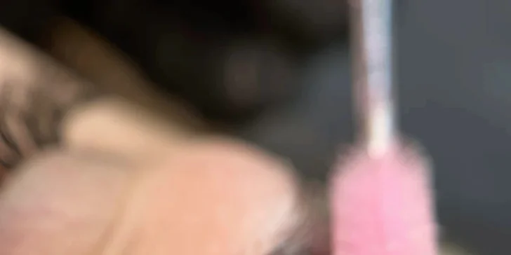 Na výber máte lamináciu obočia s finálnou úpravou.