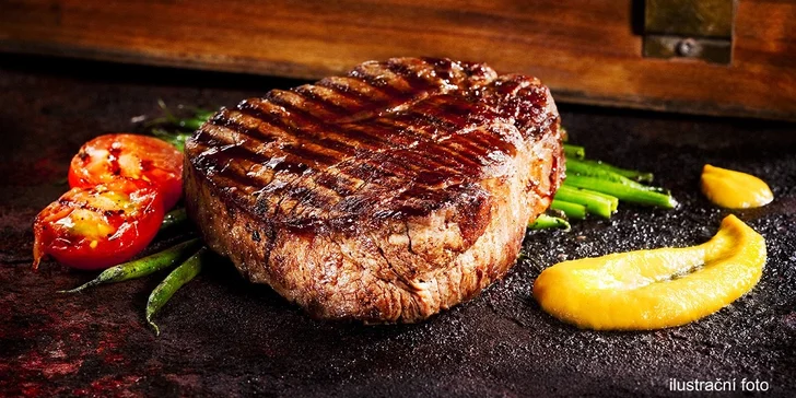 Polévka, steak z hovězího pupku a čokoládový dortík v restauraci Kelt