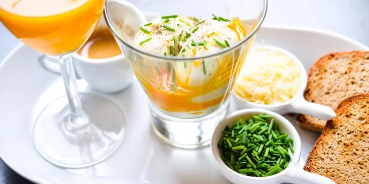 Poctivá víkendová snídaně pro dva s možností wellness či únikové hry