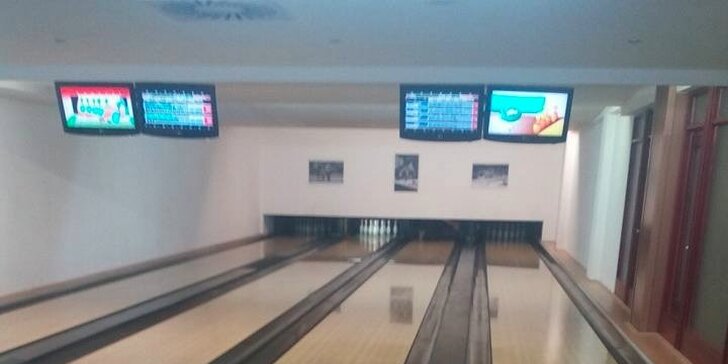 Bowling pro partu až 8 kamarádů v bowling baru BOBY