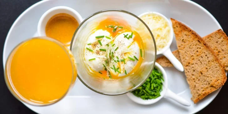 Poctivá víkendová snídaně pro dva s možností wellness či únikové hry