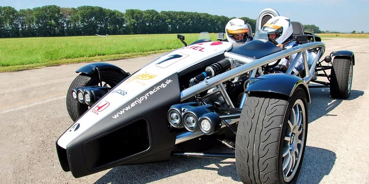 Bláznivá jízda v jednom z nejrychlejších vozů světa: až 8 kol v Ariel Atom