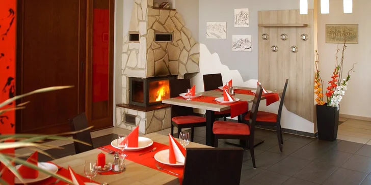 Vydatné snídaně a tříchodové večeře si vychutnáte v hotelové restauraci, ráno si vyberete z bufetových stolů, večer z menu.