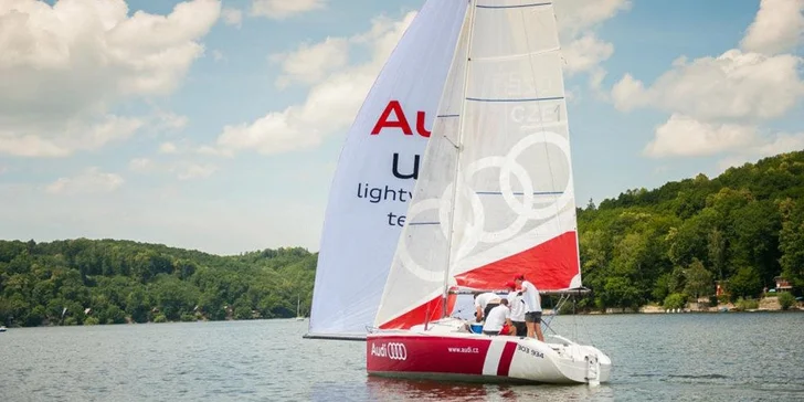 Adrenalinová nebo relaxační plavba na plachetnici Audi až pro 4 osoby