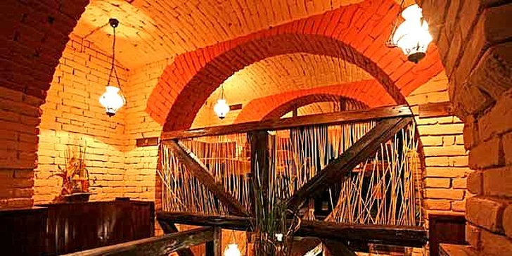 Velká masová hostina - žebra, kolena a kuřecí stehýnka 