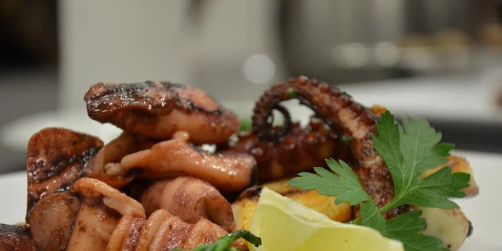 Zábavné degustační minikurzy v pražském Presto meat-market