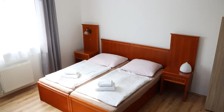 Ubytovaní budete vo funkčne zariadenej dvojlôžkovej izbe.