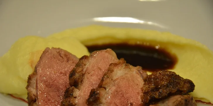 Zábavné degustační minikurzy v pražském Presto meat-market